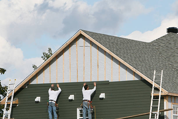 Professional Siding technician working in Peapack, NJ
